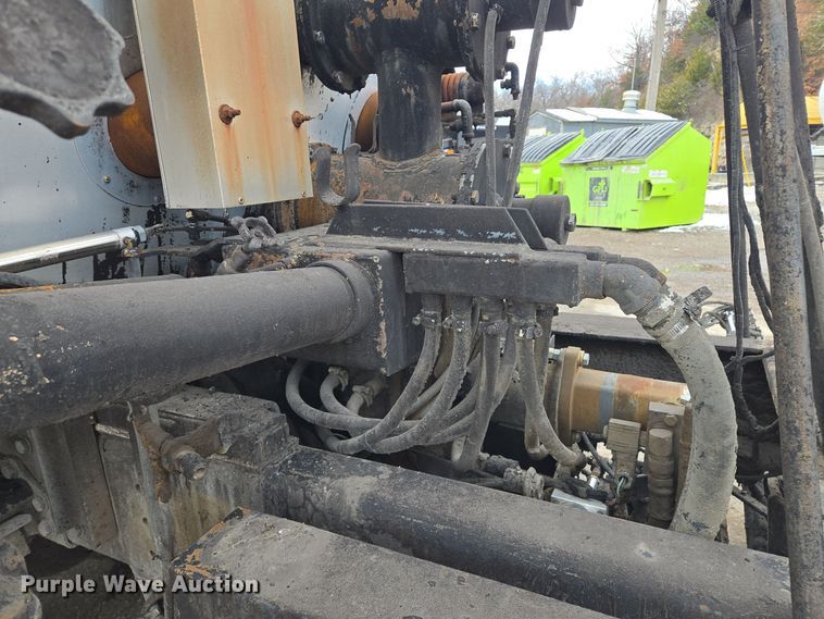 image for item EQ3698 1994 White GMC WG oil distributor truck