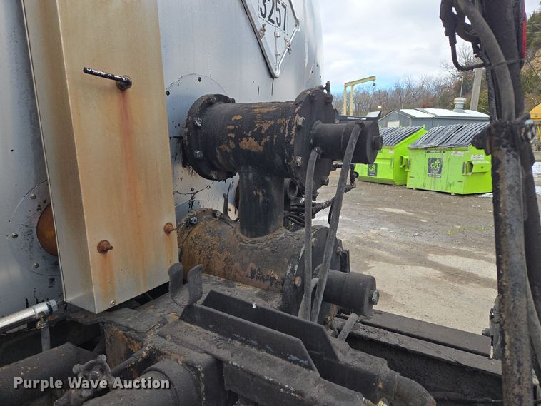 image for item EQ3698 1994 White GMC WG oil distributor truck