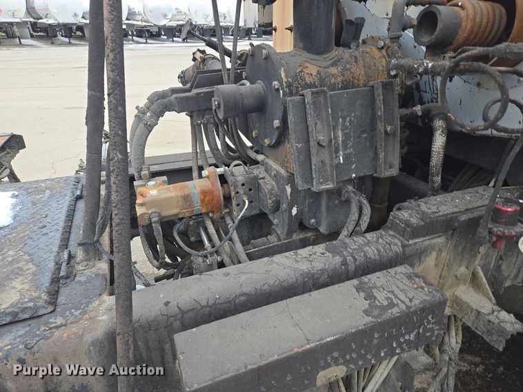 image for item EQ3698 1994 White GMC WG oil distributor truck