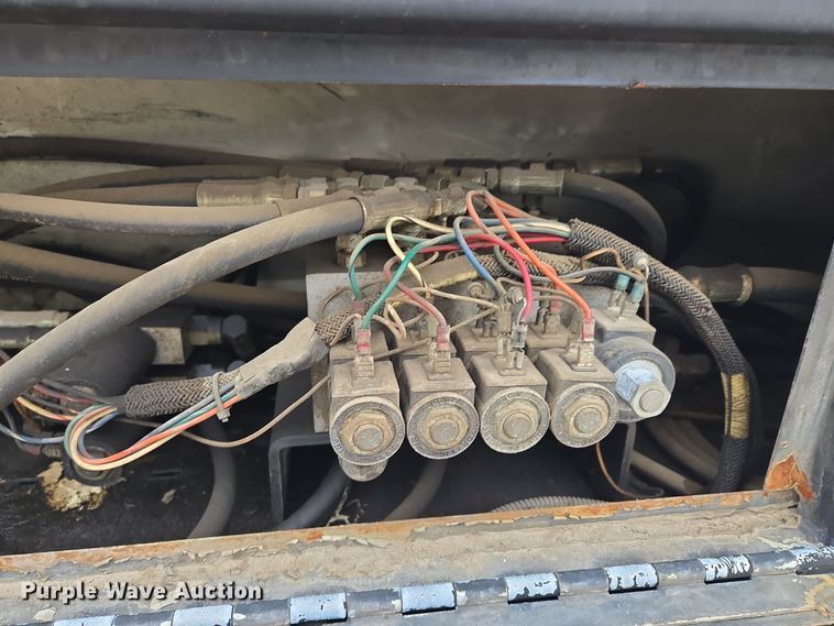 image for item EQ3698 1994 White GMC WG oil distributor truck