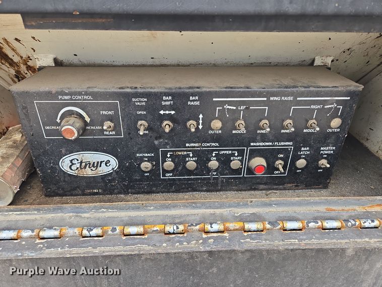 image for item EQ3698 1994 White GMC WG oil distributor truck