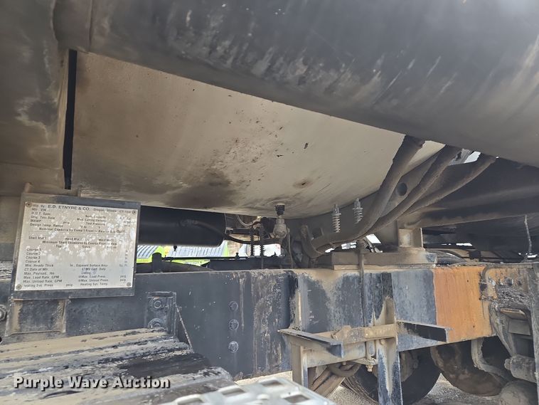 image for item EQ3698 1994 White GMC WG oil distributor truck