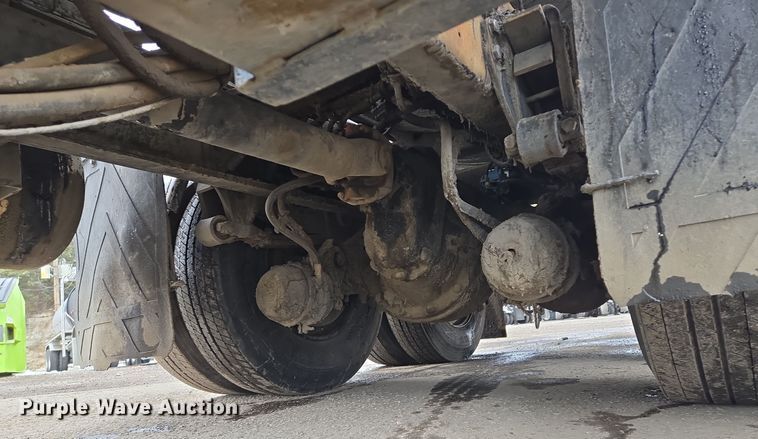 image for item EQ3698 1994 White GMC WG oil distributor truck