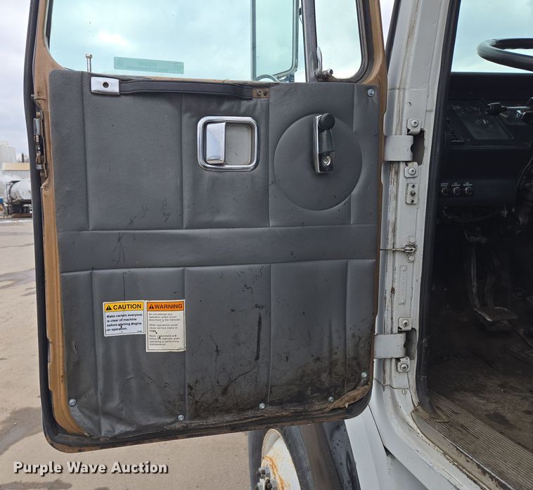 image for item EQ3698 1994 White GMC WG oil distributor truck