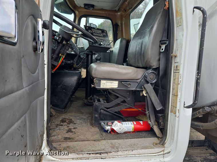 image for item EQ3698 1994 White GMC WG oil distributor truck