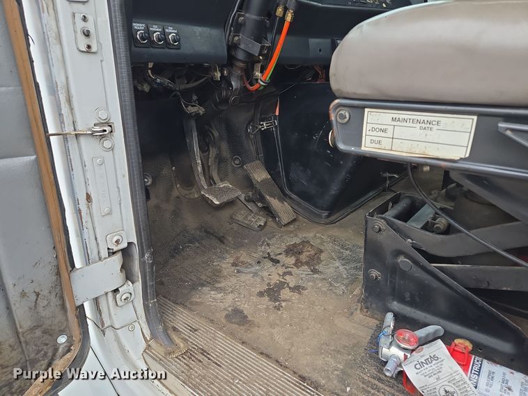 image for item EQ3698 1994 White GMC WG oil distributor truck