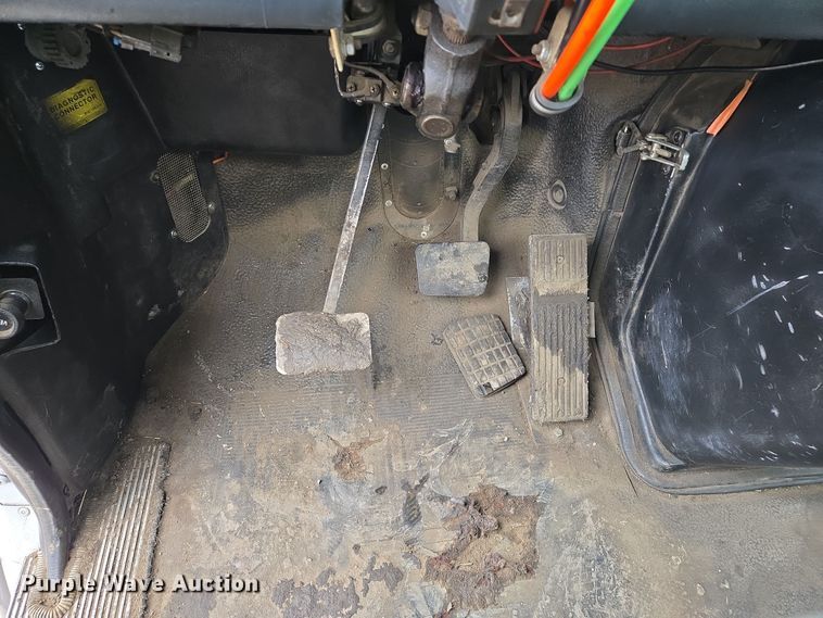 image for item EQ3698 1994 White GMC WG oil distributor truck