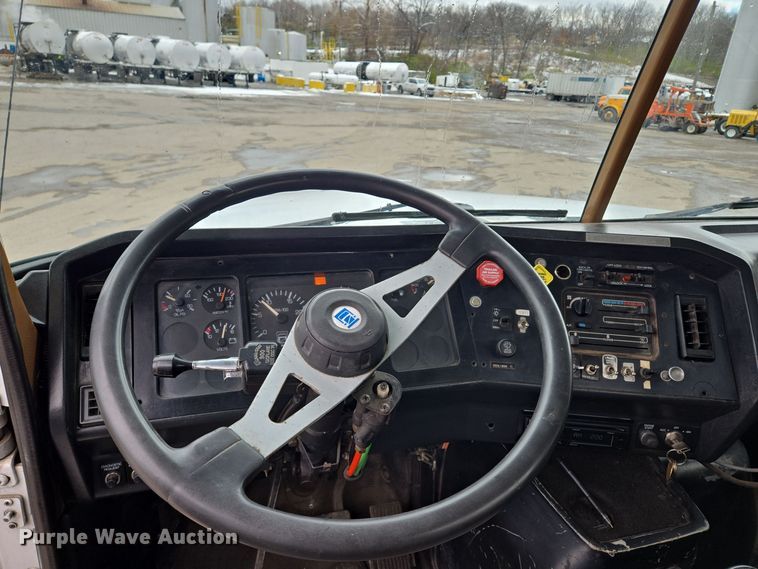 image for item EQ3698 1994 White GMC WG oil distributor truck