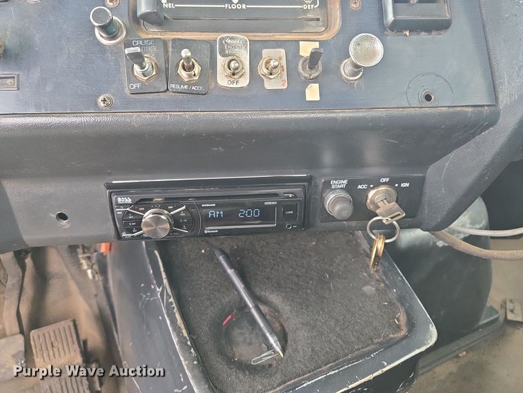 image for item EQ3698 1994 White GMC WG oil distributor truck