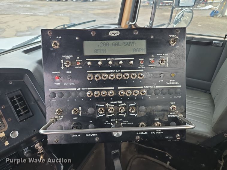 image for item EQ3698 1994 White GMC WG oil distributor truck