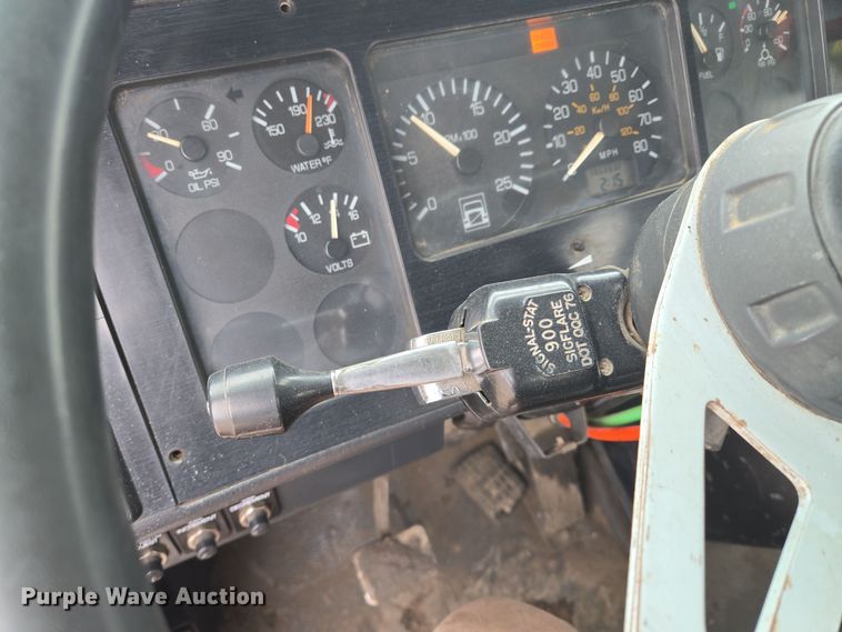 image for item EQ3698 1994 White GMC WG oil distributor truck