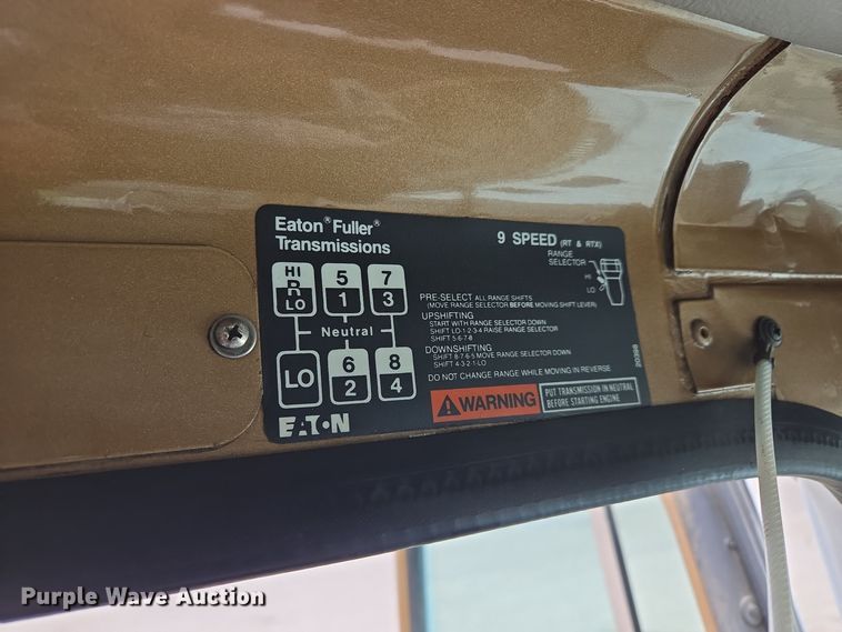 image for item EQ3698 1994 White GMC WG oil distributor truck