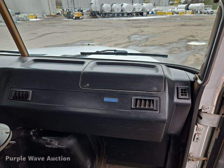 image for item EQ3698 1994 White GMC WG oil distributor truck