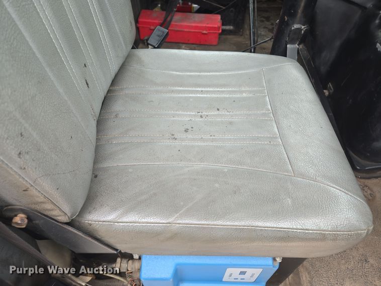 image for item EQ3698 1994 White GMC WG oil distributor truck