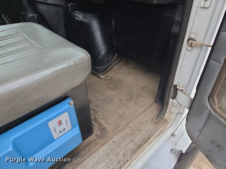 image for item EQ3698 1994 White GMC WG oil distributor truck