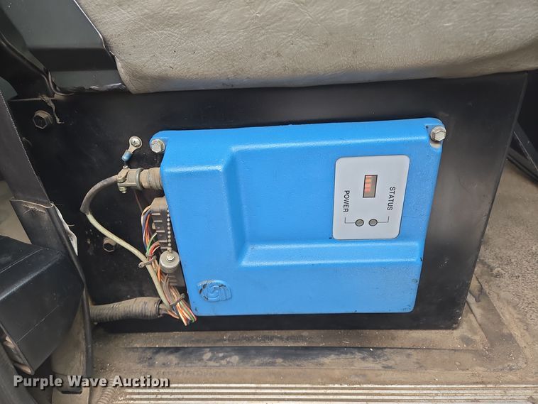 image for item EQ3698 1994 White GMC WG oil distributor truck