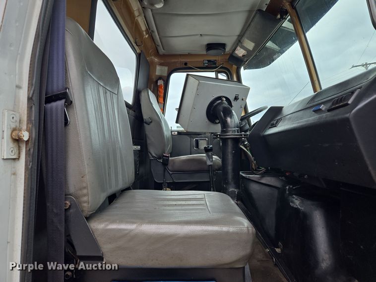 image for item EQ3698 1994 White GMC WG oil distributor truck