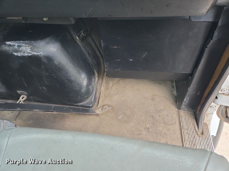 image for item EQ3698 1994 White GMC WG oil distributor truck