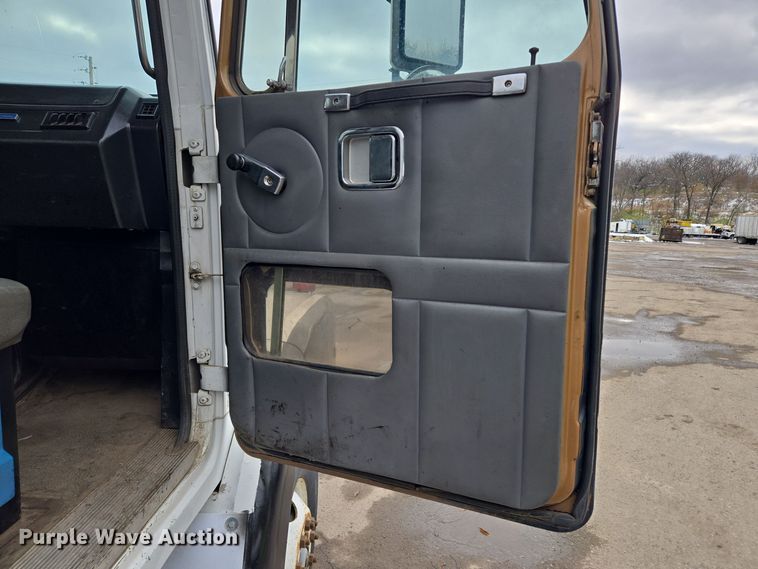 image for item EQ3698 1994 White GMC WG oil distributor truck