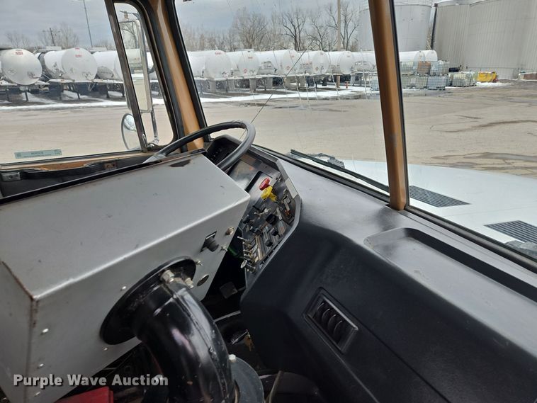 image for item EQ3698 1994 White GMC WG oil distributor truck