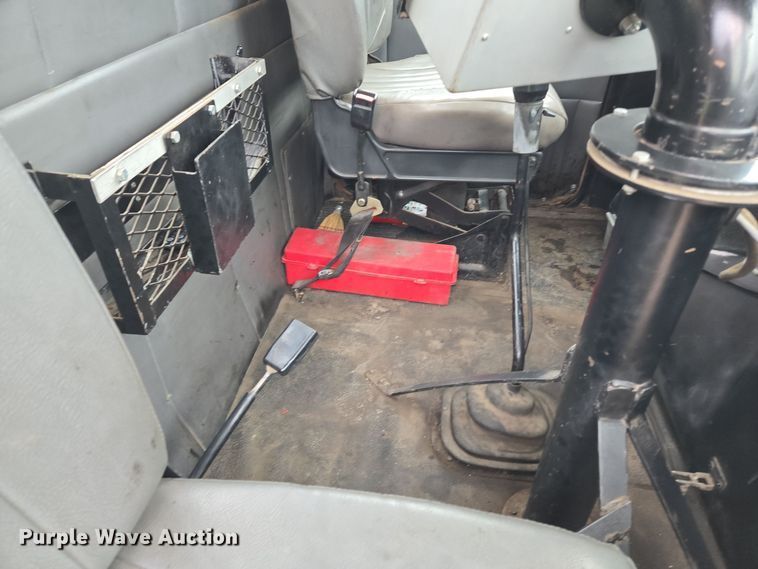 image for item EQ3698 1994 White GMC WG oil distributor truck