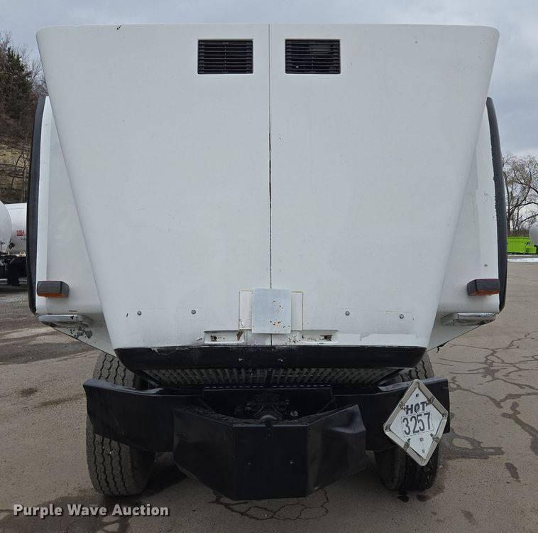 image for item EQ3698 1994 White GMC WG oil distributor truck