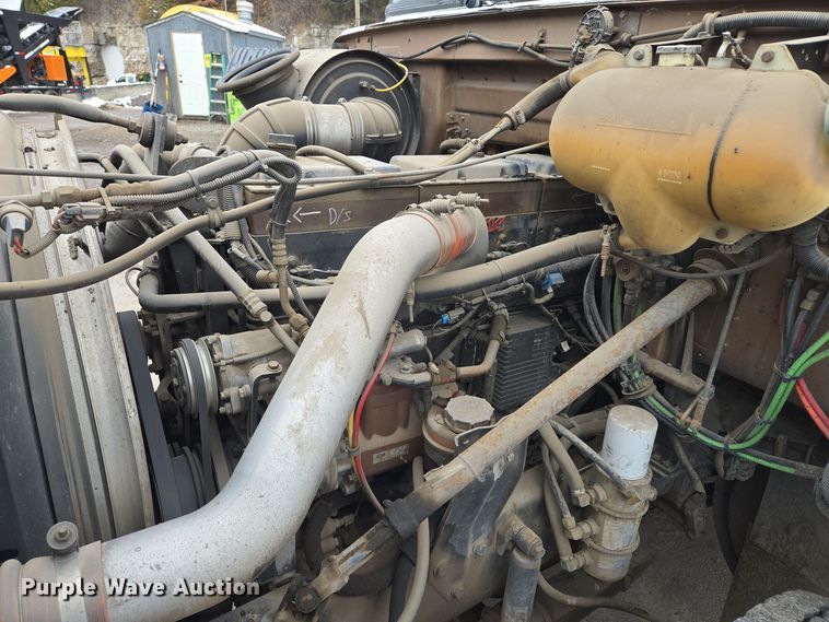 image for item EQ3698 1994 White GMC WG oil distributor truck