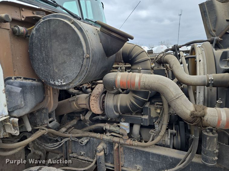 image for item EQ3698 1994 White GMC WG oil distributor truck