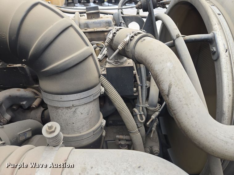 image for item EQ3698 1994 White GMC WG oil distributor truck