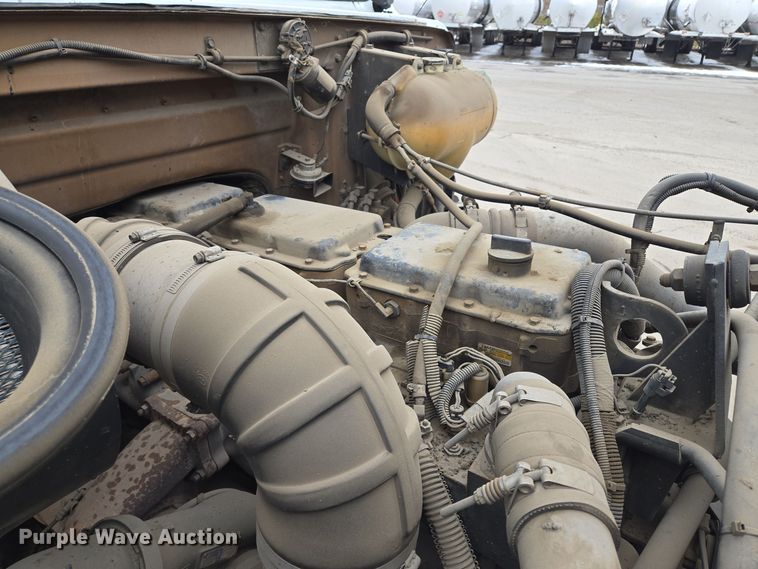 image for item EQ3698 1994 White GMC WG oil distributor truck