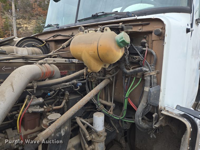 image for item EQ3698 1994 White GMC WG oil distributor truck