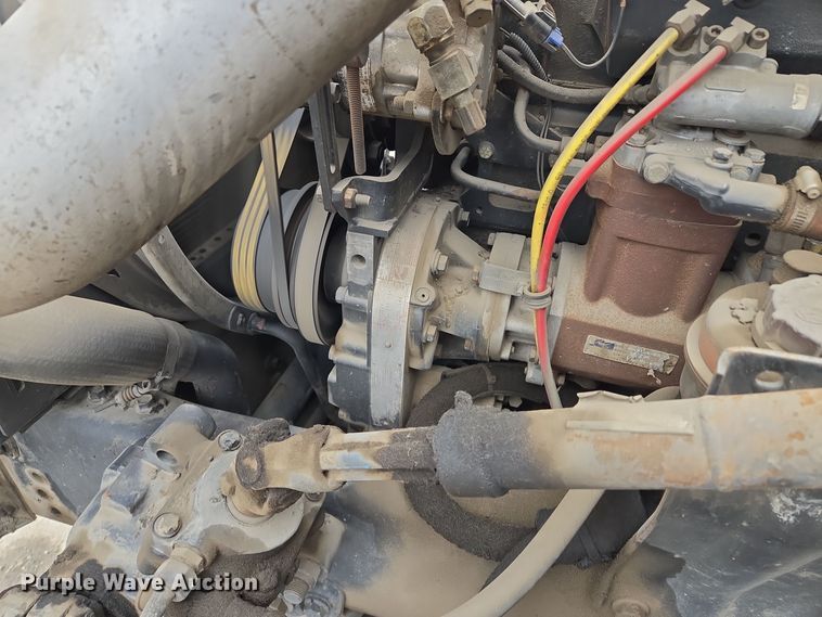 image for item EQ3698 1994 White GMC WG oil distributor truck