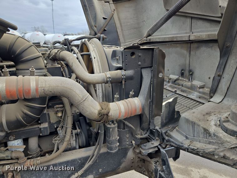 image for item EQ3698 1994 White GMC WG oil distributor truck