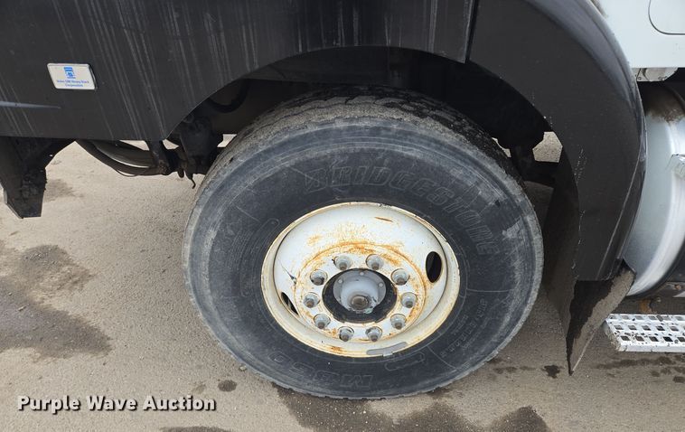 image for item EQ3698 1994 White GMC WG oil distributor truck