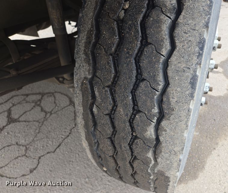 image for item EQ3698 1994 White GMC WG oil distributor truck