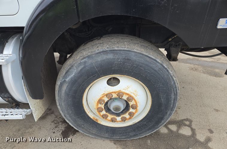 image for item EQ3698 1994 White GMC WG oil distributor truck