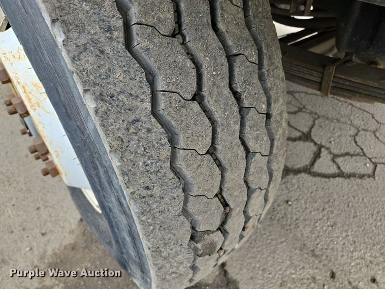 image for item EQ3698 1994 White GMC WG oil distributor truck