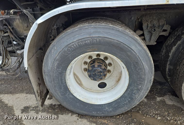 image for item EQ3698 1994 White GMC WG oil distributor truck