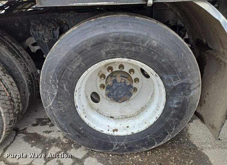 image for item EQ3698 1994 White GMC WG oil distributor truck