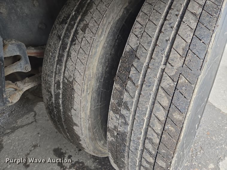 image for item EQ3698 1994 White GMC WG oil distributor truck