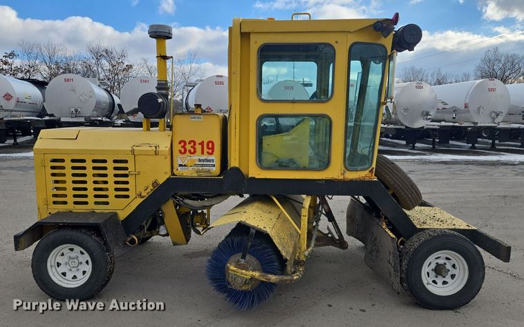 image for item EQ3699 2008 Superior Broom  DT80-CT broom