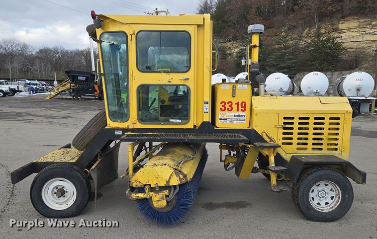 image for item EQ3699 2008 Superior Broom  DT80-CT broom