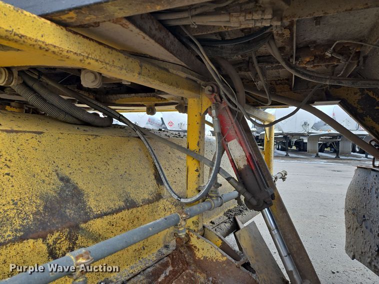 image for item EQ3699 2008 Superior Broom  DT80-CT broom