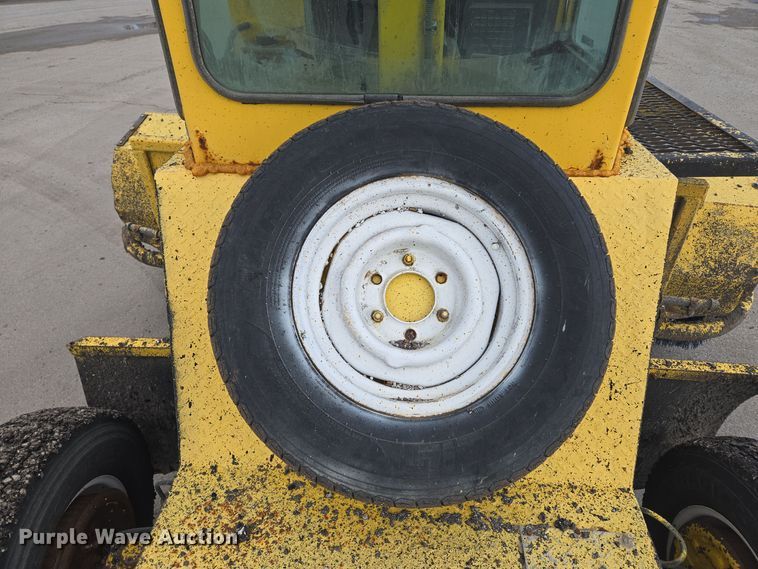 image for item EQ3699 2008 Superior Broom  DT80-CT broom