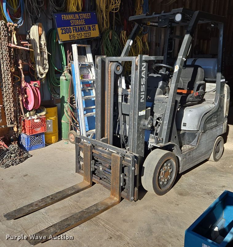 image for item EQ3728 Nissan  40 forklift