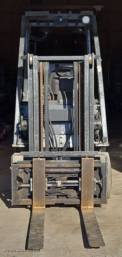 image for item EQ3728 Nissan  40 forklift