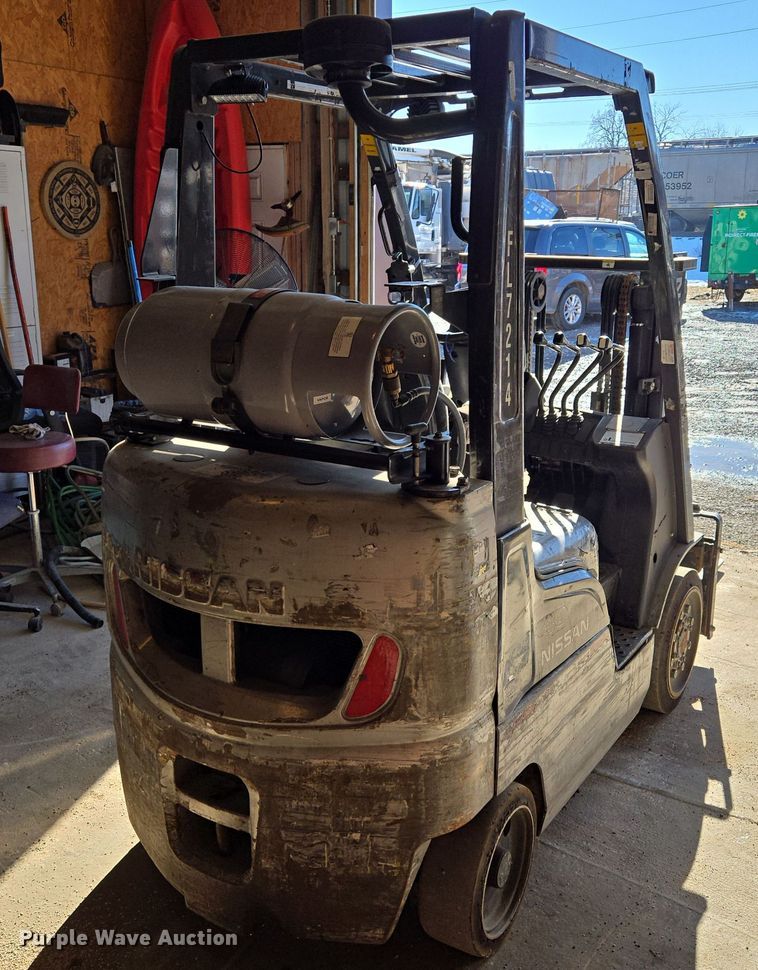 image for item EQ3728 Nissan  40 forklift