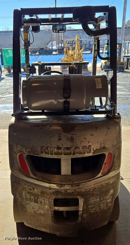 image for item EQ3728 Nissan  40 forklift