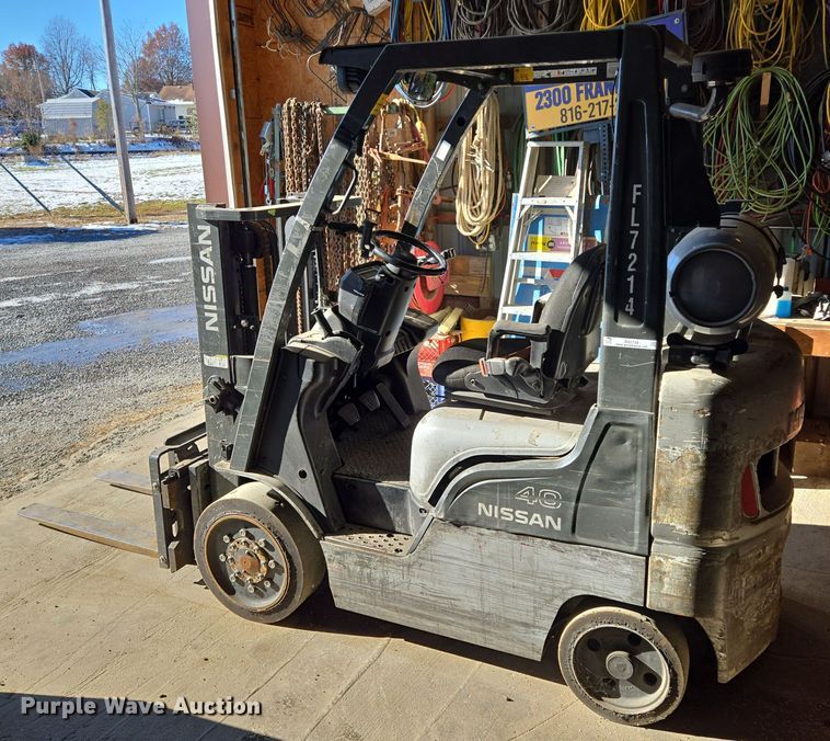 image for item EQ3728 Nissan  40 forklift