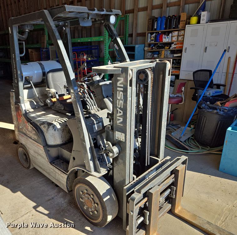 image for item EQ3728 Nissan  40 forklift
